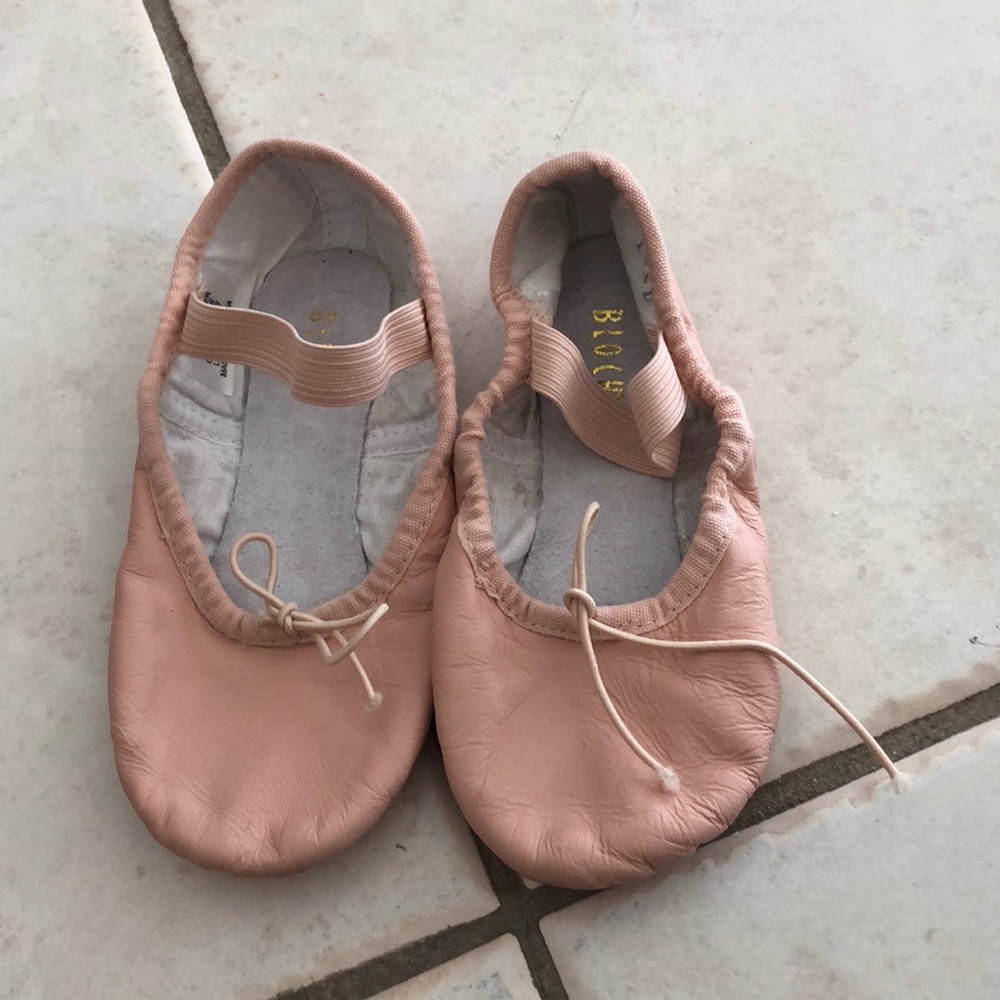 Dance ballet shoes 10.5 d pink light